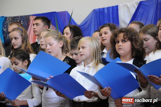 Zdjęcie w galerii na portalu naszraciborz.pl: Rudy mają nowoczesną i funkcjonalną halę sportową ze stołówką i świetlicą wiadomości z regionu