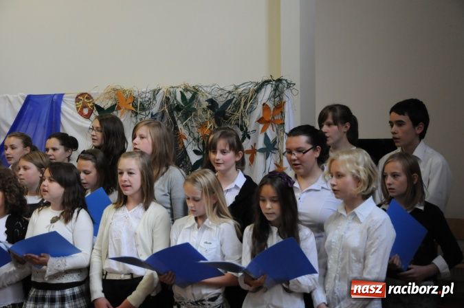 Zdjęcie w galerii na portalu naszraciborz.pl: Rudy mają nowoczesną i funkcjonalną halę sportową ze stołówką i świetlicą wiadomości z regionu