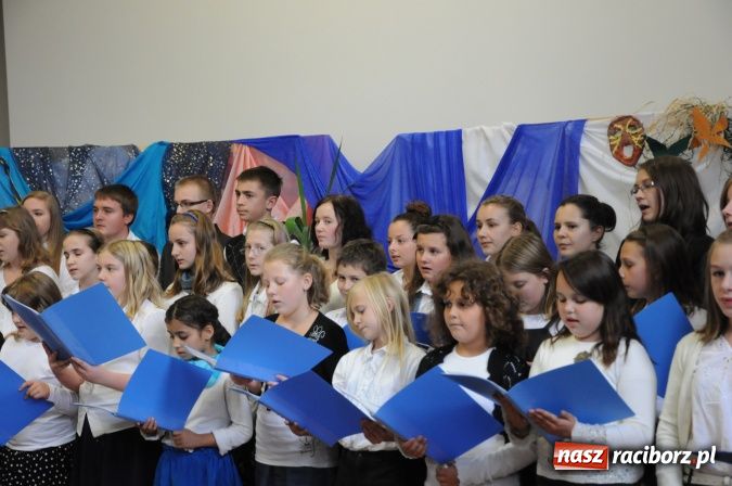 Zdjęcie w galerii na portalu naszraciborz.pl: Rudy mają nowoczesną i funkcjonalną halę sportową ze stołówką i świetlicą wiadomości z regionu