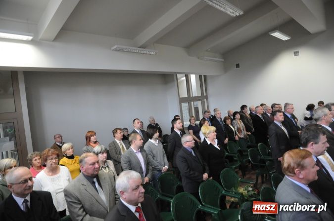 Zdjęcie w galerii na portalu naszraciborz.pl: Rudy mają nowoczesną i funkcjonalną halę sportową ze stołówką i świetlicą wiadomości z regionu