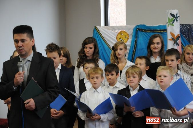 Zdjęcie w galerii na portalu naszraciborz.pl: Rudy mają nowoczesną i funkcjonalną halę sportową ze stołówką i świetlicą wiadomości z regionu