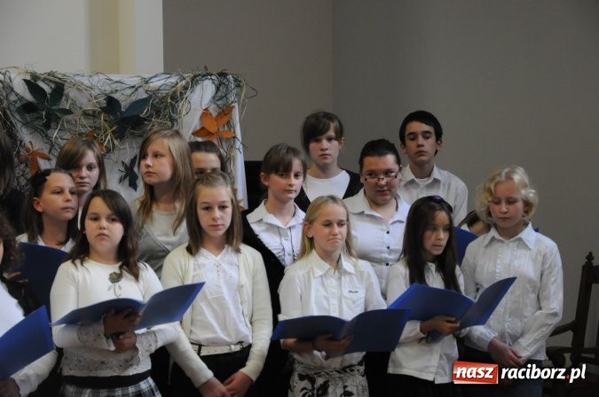 Zdjęcie w galerii na portalu naszraciborz.pl: Rudy mają nowoczesną i funkcjonalną halę sportową ze stołówką i świetlicą wiadomości z regionu