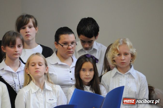 Zdjęcie w galerii na portalu naszraciborz.pl: Rudy mają nowoczesną i funkcjonalną halę sportową ze stołówką i świetlicą wiadomości z regionu