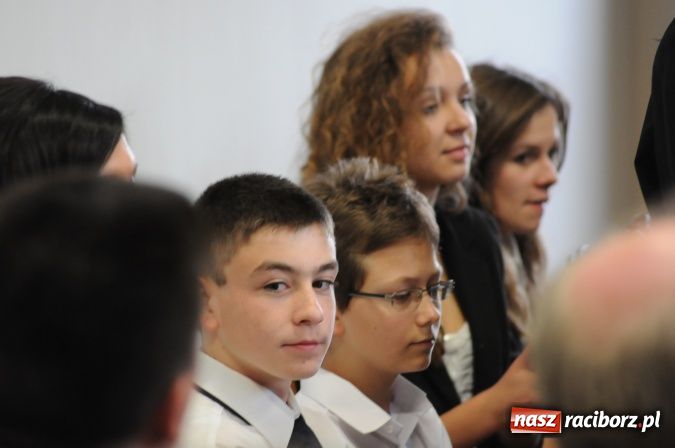 Zdjęcie w galerii na portalu naszraciborz.pl: Rudy mają nowoczesną i funkcjonalną halę sportową ze stołówką i świetlicą wiadomości z regionu