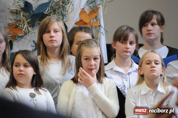 Zdjęcie w galerii na portalu naszraciborz.pl: Rudy mają nowoczesną i funkcjonalną halę sportową ze stołówką i świetlicą wiadomości z regionu