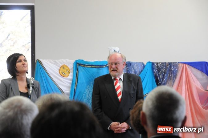 Zdjęcie w galerii na portalu naszraciborz.pl: Rudy mają nowoczesną i funkcjonalną halę sportową ze stołówką i świetlicą wiadomości z regionu