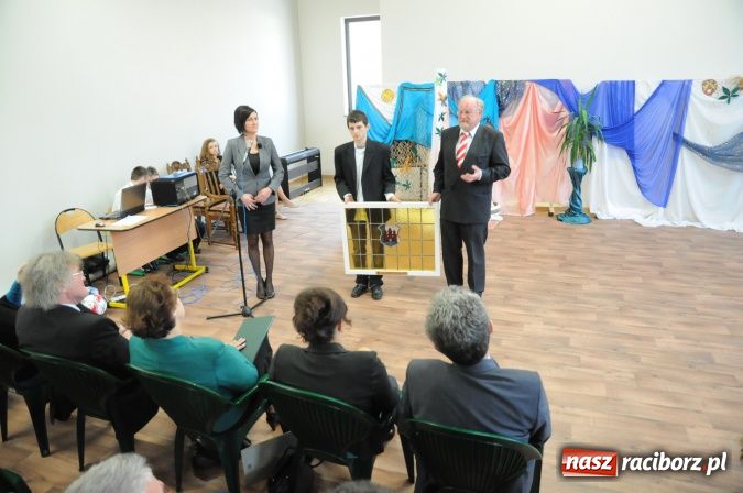 Zdjęcie w galerii na portalu naszraciborz.pl: Rudy mają nowoczesną i funkcjonalną halę sportową ze stołówką i świetlicą wiadomości z regionu