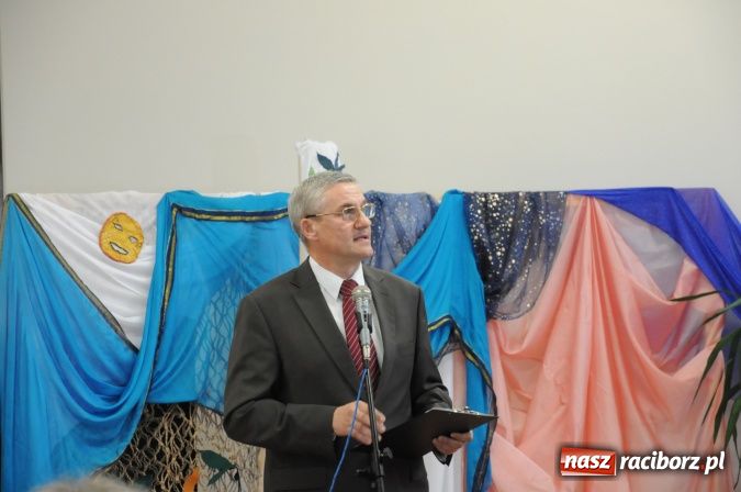 Zdjęcie w galerii na portalu naszraciborz.pl: Rudy mają nowoczesną i funkcjonalną halę sportową ze stołówką i świetlicą wiadomości z regionu