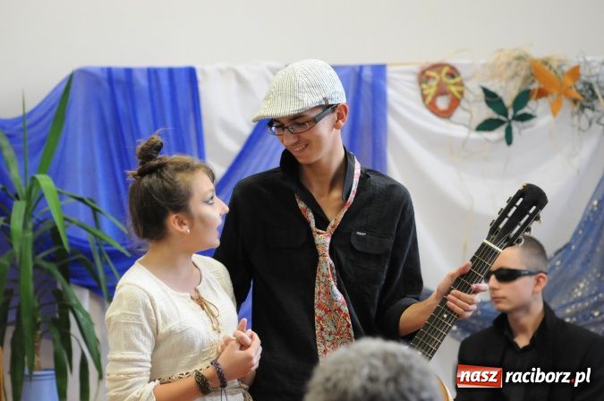 Zdjęcie w galerii na portalu naszraciborz.pl: Rudy mają nowoczesną i funkcjonalną halę sportową ze stołówką i świetlicą wiadomości z regionu