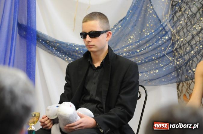 Zdjęcie w galerii na portalu naszraciborz.pl: Rudy mają nowoczesną i funkcjonalną halę sportową ze stołówką i świetlicą wiadomości z regionu