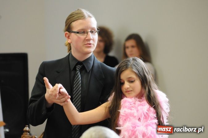 Zdjęcie w galerii na portalu naszraciborz.pl: Rudy mają nowoczesną i funkcjonalną halę sportową ze stołówką i świetlicą wiadomości z regionu