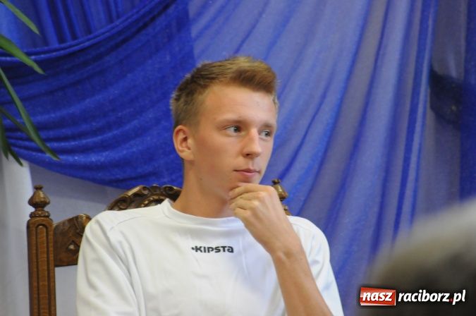 Zdjęcie w galerii na portalu naszraciborz.pl: Rudy mają nowoczesną i funkcjonalną halę sportową ze stołówką i świetlicą wiadomości z regionu