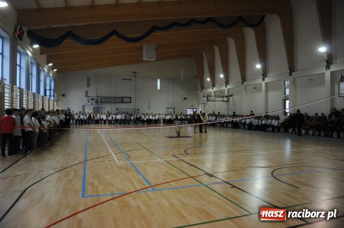 Zdjęcie w galerii na portalu naszraciborz.pl: Rudy mają nowoczesną i funkcjonalną halę sportową ze stołówką i świetlicą wiadomości z regionu