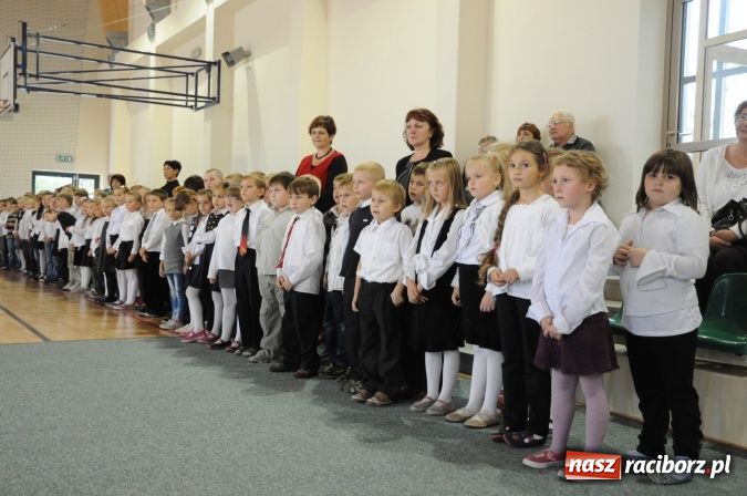 Zdjęcie w galerii na portalu naszraciborz.pl: Rudy mają nowoczesną i funkcjonalną halę sportową ze stołówką i świetlicą wiadomości z regionu