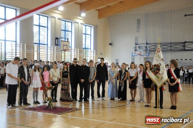 Zdjęcie w galerii na portalu naszraciborz.pl: Rudy mają nowoczesną i funkcjonalną halę sportową ze stołówką i świetlicą wiadomości z regionu