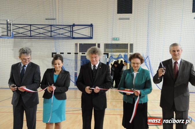 Zdjęcie w galerii na portalu naszraciborz.pl: Rudy mają nowoczesną i funkcjonalną halę sportową ze stołówką i świetlicą wiadomości z regionu