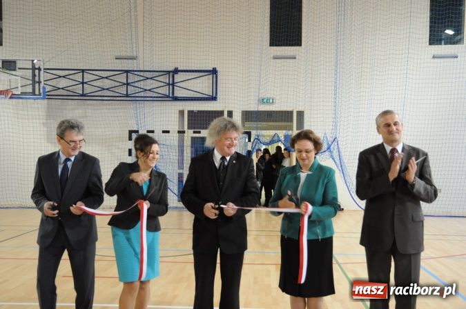 Zdjęcie w galerii na portalu naszraciborz.pl: Rudy mają nowoczesną i funkcjonalną halę sportową ze stołówką i świetlicą wiadomości z regionu