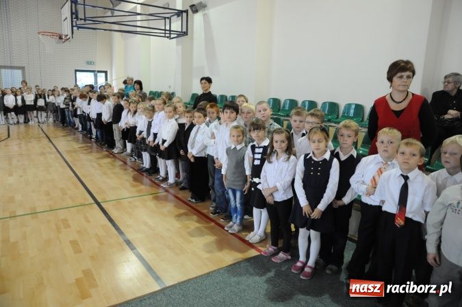 Zdjęcie w galerii na portalu naszraciborz.pl: Rudy mają nowoczesną i funkcjonalną halę sportową ze stołówką i świetlicą wiadomości z regionu