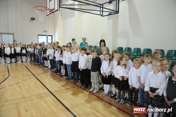 Zdjęcie w galerii na portalu naszraciborz.pl: Rudy mają nowoczesną i funkcjonalną halę sportową ze stołówką i świetlicą wiadomości z regionu