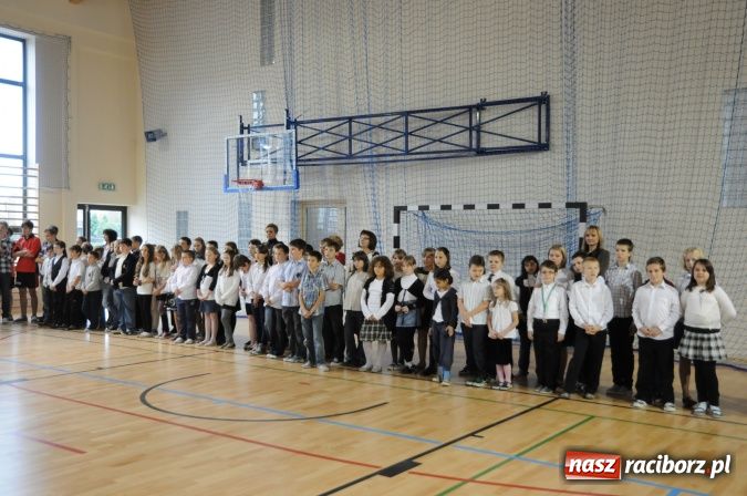 Zdjęcie w galerii na portalu naszraciborz.pl: Rudy mają nowoczesną i funkcjonalną halę sportową ze stołówką i świetlicą wiadomości z regionu