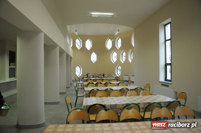 Zdjęcie w galerii na portalu naszraciborz.pl: Rudy mają nowoczesną i funkcjonalną halę sportową ze stołówką i świetlicą wiadomości z regionu