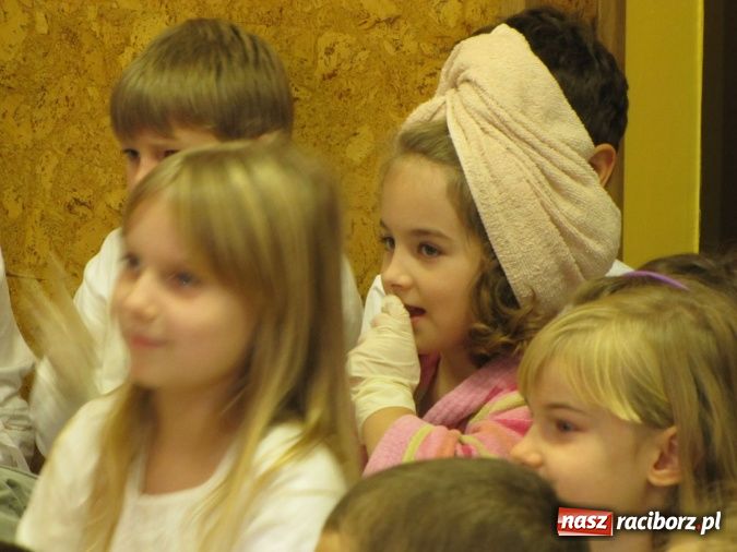 Zdjęcie w galerii na portalu naszraciborz.pl: Mydło wszystko umyje, nawet uszy i szyję  wiadomości z regionu