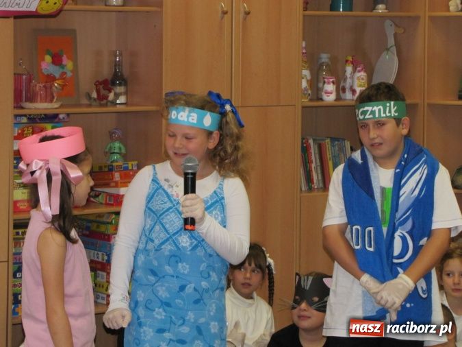 Zdjęcie w galerii na portalu naszraciborz.pl: Mydło wszystko umyje, nawet uszy i szyję  wiadomości z regionu