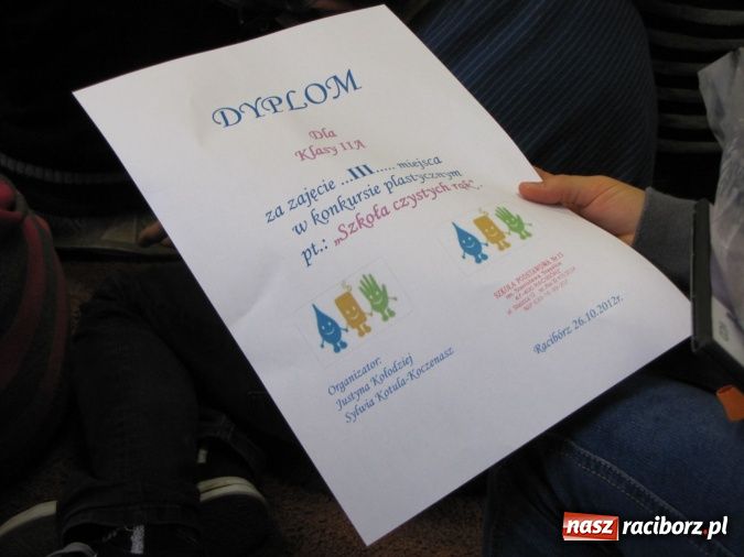 Zdjęcie w galerii na portalu naszraciborz.pl: Mydło wszystko umyje, nawet uszy i szyję  wiadomości z regionu