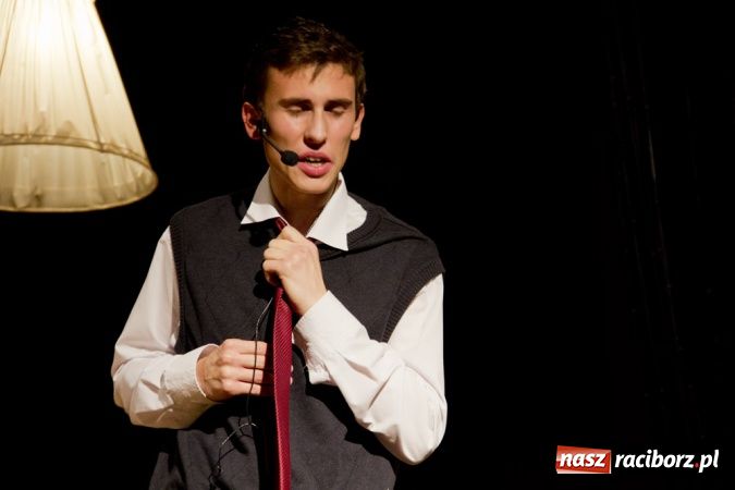 Zdjęcie w galerii na portalu naszraciborz.pl: Deska Teatru Absurdu na scenie MDK-u wiadomości z regionu