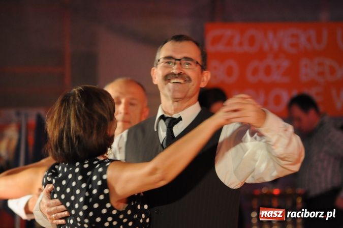 Zdjęcie w galerii na portalu naszraciborz.pl: Senior Hobby 2012 - Międzynarodowy Turniej Tańca Towarzyskiego w Arenie Rafako wiadomości z regionu