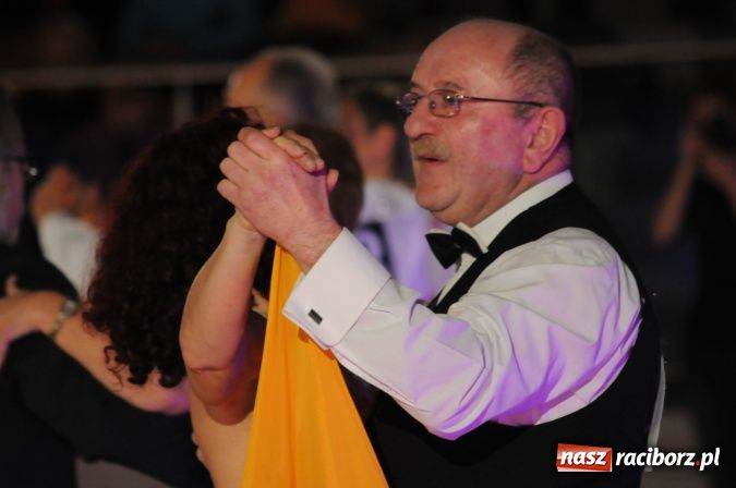 Zdjęcie w galerii na portalu naszraciborz.pl: Senior Hobby 2012 - Międzynarodowy Turniej Tańca Towarzyskiego w Arenie Rafako wiadomości z regionu