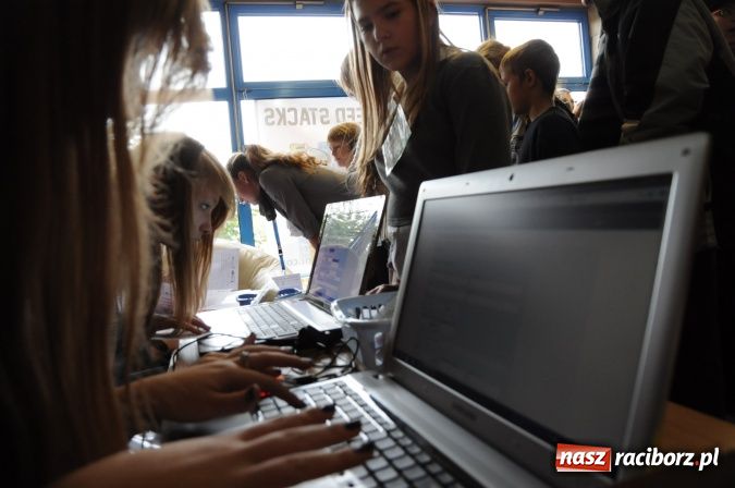 Zdjęcie w galerii na portalu naszraciborz.pl: Uczestniczka Mam Talent na Speed Stacks w Raciborzu. Zobacz jej umiejętności na wideo wiadomości z regionu