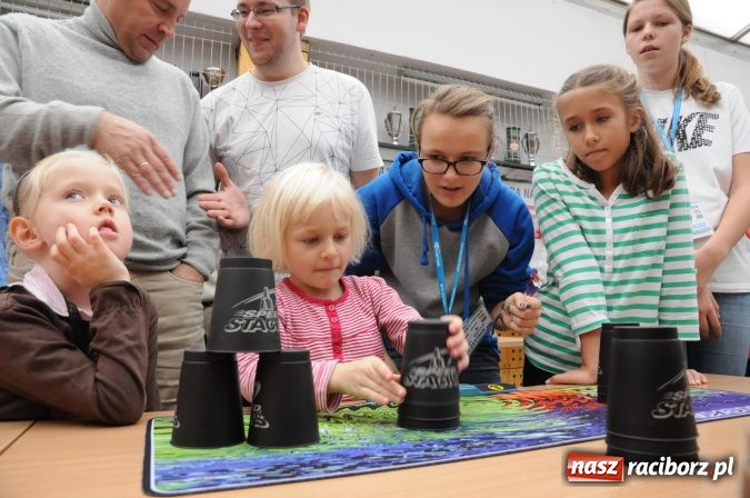 Zdjęcie w galerii na portalu naszraciborz.pl: Uczestniczka Mam Talent na Speed Stacks w Raciborzu. Zobacz jej umiejętności na wideo wiadomości z regionu