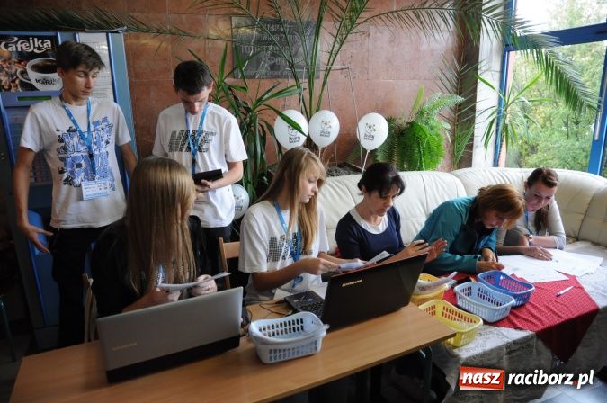 Zdjęcie w galerii na portalu naszraciborz.pl: Uczestniczka Mam Talent na Speed Stacks w Raciborzu. Zobacz jej umiejętności na wideo wiadomości z regionu