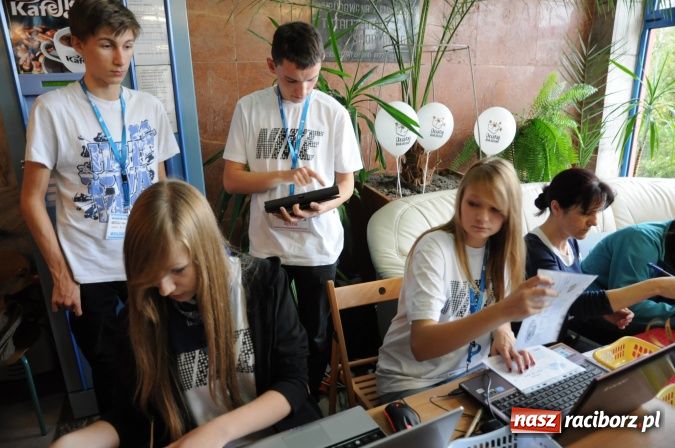 Zdjęcie w galerii na portalu naszraciborz.pl: Uczestniczka Mam Talent na Speed Stacks w Raciborzu. Zobacz jej umiejętności na wideo wiadomości z regionu