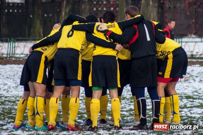 Zdjęcie w galerii na portalu naszraciborz.pl: Derby Raciborza z perypetiami wiadomości z regionu