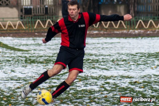 Zdjęcie w galerii na portalu naszraciborz.pl: Derby Raciborza z perypetiami wiadomości z regionu