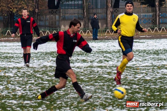 Zdjęcie w galerii na portalu naszraciborz.pl: Derby Raciborza z perypetiami wiadomości z regionu