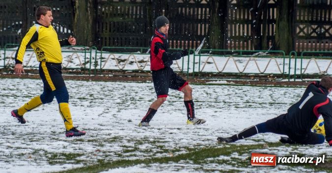 Zdjęcie w galerii na portalu naszraciborz.pl: Derby Raciborza z perypetiami wiadomości z regionu