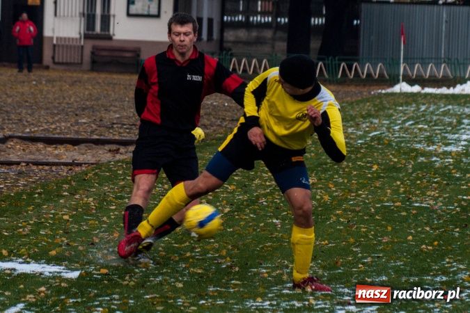 Zdjęcie w galerii na portalu naszraciborz.pl: Derby Raciborza z perypetiami wiadomości z regionu