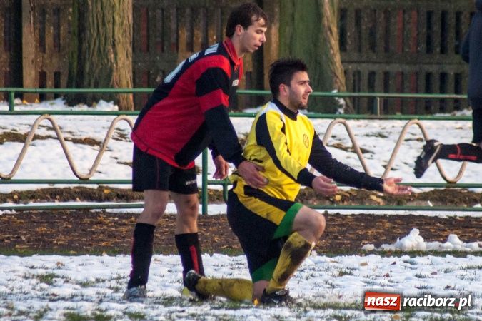 Zdjęcie w galerii na portalu naszraciborz.pl: Derby Raciborza z perypetiami wiadomości z regionu