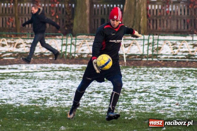 Zdjęcie w galerii na portalu naszraciborz.pl: Derby Raciborza z perypetiami wiadomości z regionu