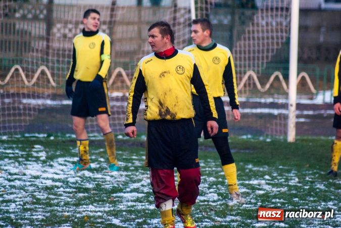 Zdjęcie w galerii na portalu naszraciborz.pl: Derby Raciborza z perypetiami wiadomości z regionu