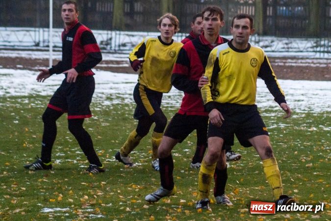 Zdjęcie w galerii na portalu naszraciborz.pl: Derby Raciborza z perypetiami wiadomości z regionu