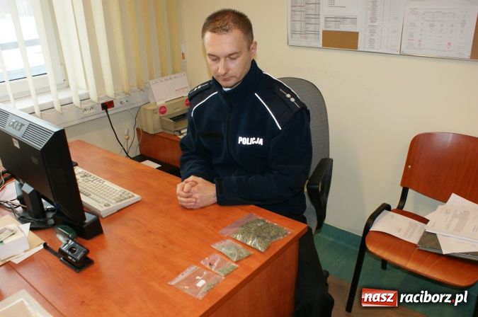 Zdjęcie w galerii na portalu naszraciborz.pl: W aucie miał ponad 30 g marihuany wiadomości z regionu