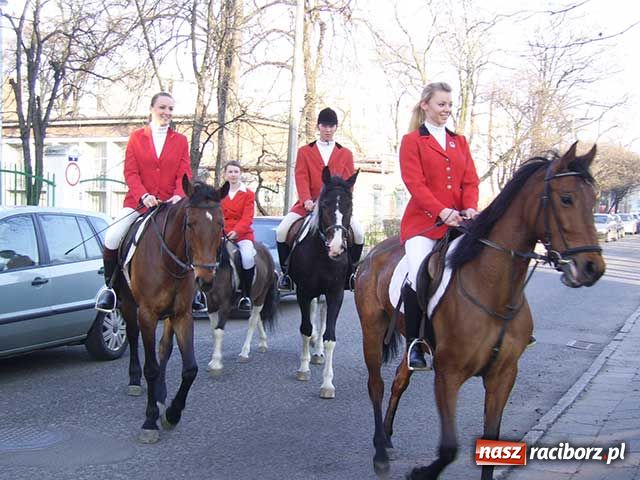 Zdjęcie w galerii na portalu naszraciborz.pl: Noc wśród Indian w bibliotece wiadomości z regionu