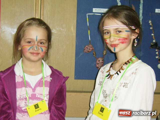 Zdjęcie w galerii na portalu naszraciborz.pl: Noc wśród Indian w bibliotece wiadomości z regionu