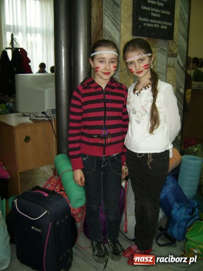 Zdjęcie w galerii na portalu naszraciborz.pl: Noc wśród Indian w bibliotece wiadomości z regionu