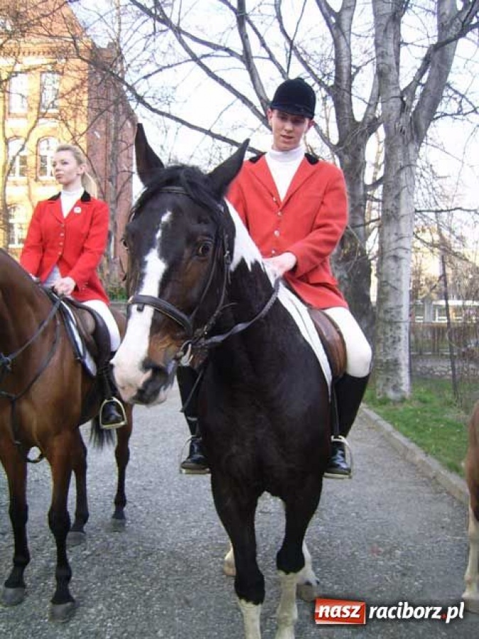 Zdjęcie w galerii na portalu naszraciborz.pl: Noc wśród Indian w bibliotece wiadomości z regionu