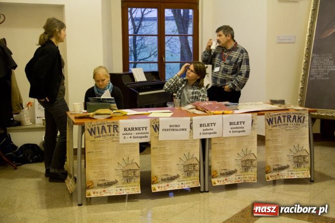 Zdjęcie w galerii na portalu naszraciborz.pl: IX Wiatraki rozhulały zamek wiadomości z regionu